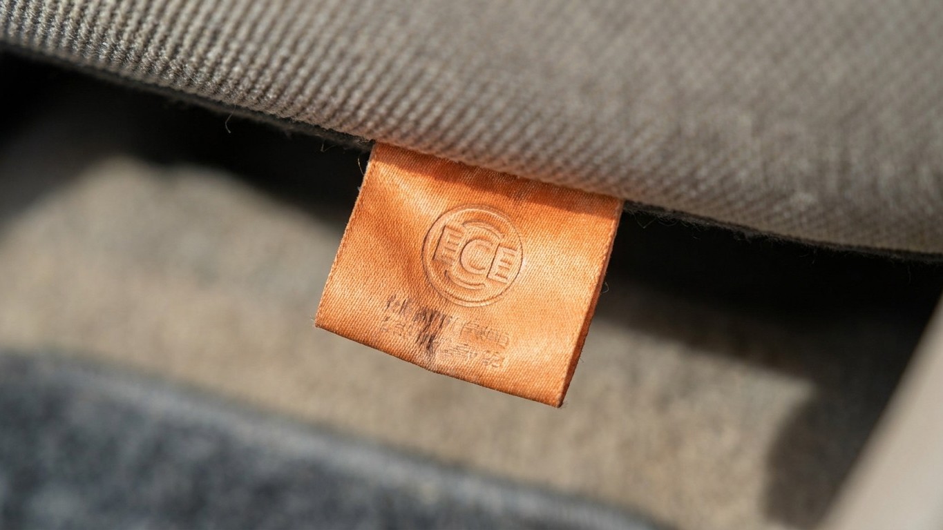 Dat oranje labeltje op het kinderzitje bepaalt alles: controleer dit vóór de meivakantie
